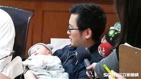 長庚兒少保護中心今（2）日召開記者會提醒家長勿讓嬰兒趴睡，以免導致窒息帶來不可逆的腦病變傷害。（圖／記者楊晴雯攝）