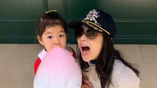 吐槽女兒不夠美！章子怡：抱錯了吧？