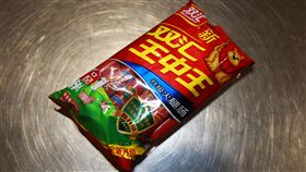 陸客攜火腿腸遭查獲　未繳罰款被拒入境一名中國籍朱姓旅客2日搭機來台時，遭海關人員在託運行李中查獲未申報的火腿腸，被依法處以新台幣20萬元罰鍰，朱姓旅客因未繳罰款遭拒絕入境，下午選擇搭機離境。中央社記者邱俊欽桃園機場攝　108年4月2日