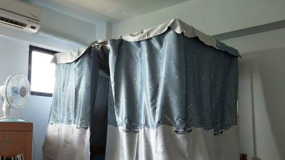 他買質感床簾　網見照笑慘：家屬答禮