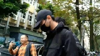 涉餵毒害女暴斃　樂團前主唱出庭道歉