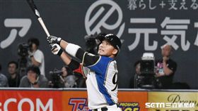 ▲日本火腿選手王柏融揮棒。（圖／記者王怡翔攝影）