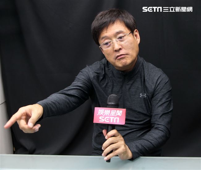 檢場接受三立新聞網專訪。（記者邱榮吉/攝影）