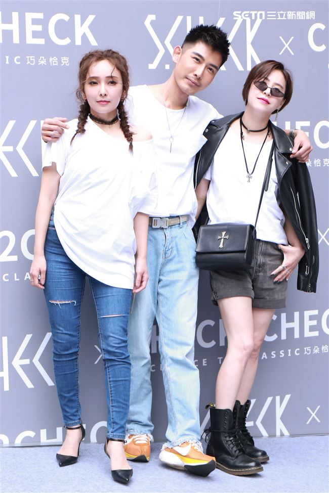 網路型男森田新衣發表會，藝人愛紗、黃小柔。（記者林士傑/攝影）