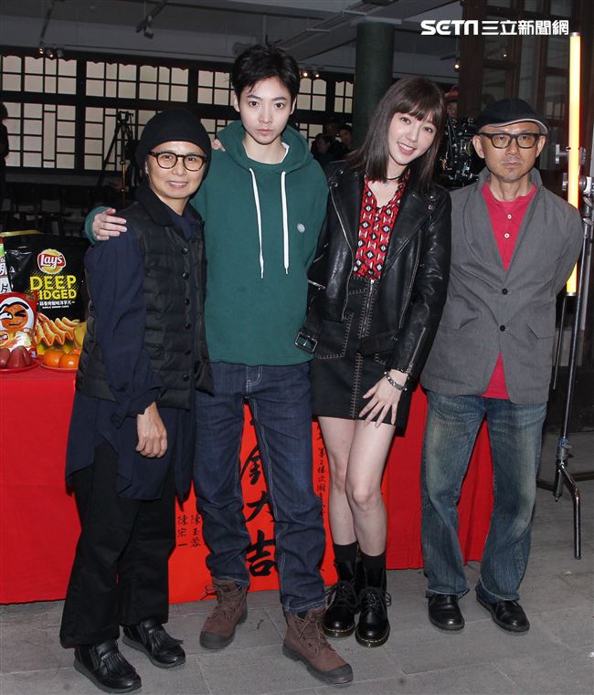 導演魏瑛娟、陳宏一，主角郭雪芙、謝沛恩出席「花咲了女孩」開鏡記者會。（記者邱榮吉/攝影）