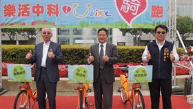中科管理局長陳銘煌（中）與巨大集團創辦人劉金標（左）2日出席「樂活中科iBike騎跑」活動，慶祝iBike進駐中科園區新設3站點，前兩站2日正式啟用，第3站則待巨大營運總部成立後才能正式設置。中央社記者郝雪卿攝　108年4月2日
