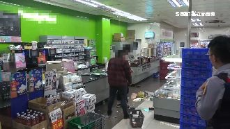 醉男拿2千買菸　誤指店員找錯錢砸店