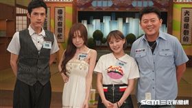 鄉民希望語昕表演美美的吃香蕉。
主持人康哥與來賓熊熊、張語昕、小霖合照。