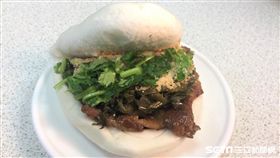 ▲2019年第二屆米其林必比登推介的夜市小吃名單今（3）日公布，位在公館夜市的藍家割包首次進榜。（圖／藍鳳榮提供）