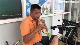 高手在民間 ！他掃把、蘿蔔都能吹