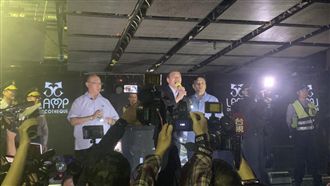 韓國瑜率警夜店臨檢　秒變韓粉見面會