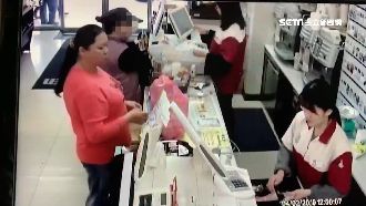 找錢問題起口角　婦人怒潑店員咖啡