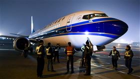中國停飛波音737MAX 中美貿易談判添變數中國各航空公司和金融租賃公司是波音737 MAX客機，在美國以外的最大買家。737 MAX 8停飛，可能讓中美貿易談判更加複雜化。圖為南方航空737 MAX客機飛抵烏魯木齊機場。（中新社提供）中央社  108年3月18日