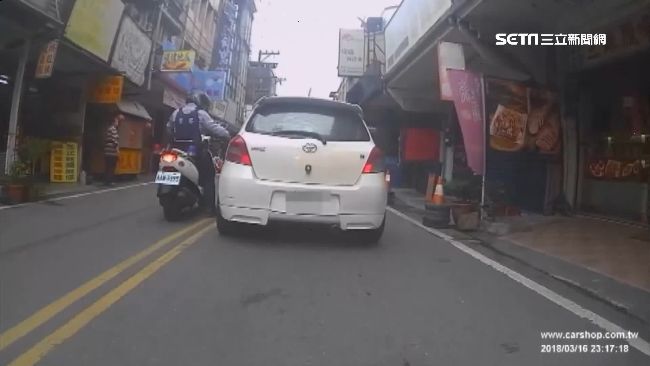 毒蟲逃逸傷及無辜　員警拔槍嚇阻