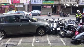 駕駛愛睏闖禍…連撞路邊11輛機車