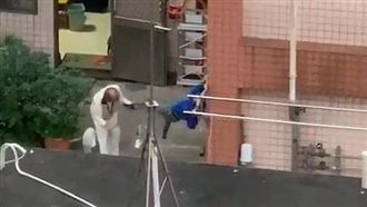 孫拿書丟老師　阿公氣炸吊打遭檢舉