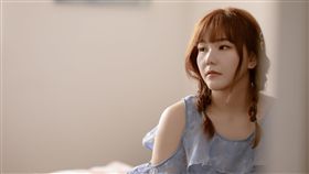 楊上昀的抒情創作「紙星星」背後隱藏傷痕。（圖／意林有限公司提供）