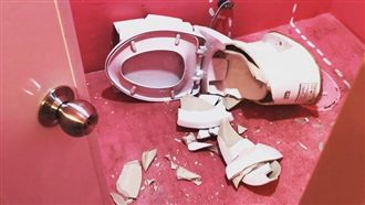 高雄妹炸掉夜店馬桶　老闆笑尋兇手