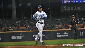 富邦悍將范國宸開轟。（圖／記者王怡翔攝影）