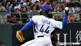 富邦悍將洋投索沙。（圖／記者王怡翔攝影）