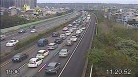 16:9
竹北到湖口服務區路段
不斷更新／車潮現！國1時速表紫爆　雪隧回堵1.5公里
圖／翻攝畫面