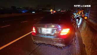 恍神撞分隔島　他竟辯前車急煞被打臉