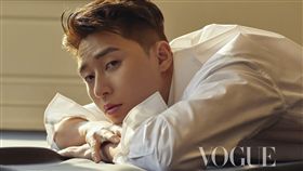 （圖／VOGUE雜誌提供）本照片僅供為報導本次新聞時一併刊載使用，如於報導其他新聞時，需轉載或為任何其他使用，請務必來電告知，並徵得康泰納仕公司同意，以避免貴我雙方不必要之著作權相關爭議。請勿使用本次的新聞稿和圖片做任何負面報導，否則依法追究，感謝協助。