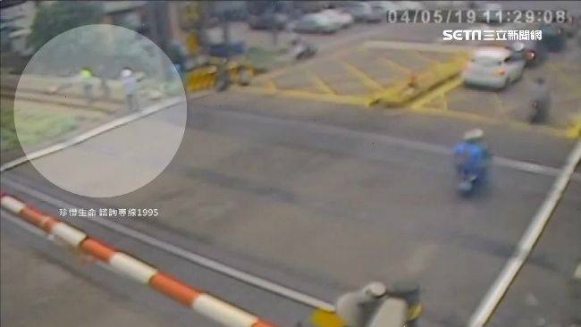男掃墓思亡父臥軌　勇警狂奔攔自強號