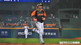 統一獅陳重羽生涯首轟。（圖／記者王怡翔攝影）