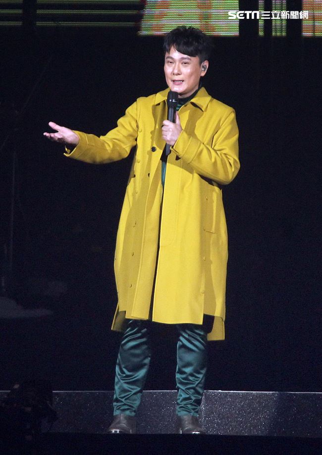 情歌王子張信哲以「未來式」巡迴演唱會，（6）日2度攻進台北小巨蛋，人氣依然強強滾。（記者邱榮吉/攝影）