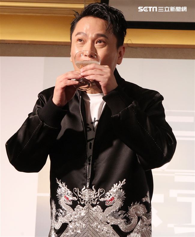 情歌王子張信哲以「未來式」巡迴演唱會，（6）日2度攻進台北小巨蛋，人氣依然強強滾。（記者邱榮吉/攝影）