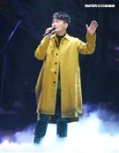 情歌王子張信哲以「未來式」巡迴演唱會，（6）日2度攻進台北小巨蛋，人氣依然強強滾。（記者邱榮吉/攝影）