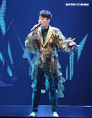 情歌王子張信哲以「未來式」巡迴演唱會，（6）日2度攻進台北小巨蛋，人氣依然強強滾。（記者邱榮吉/攝影）
