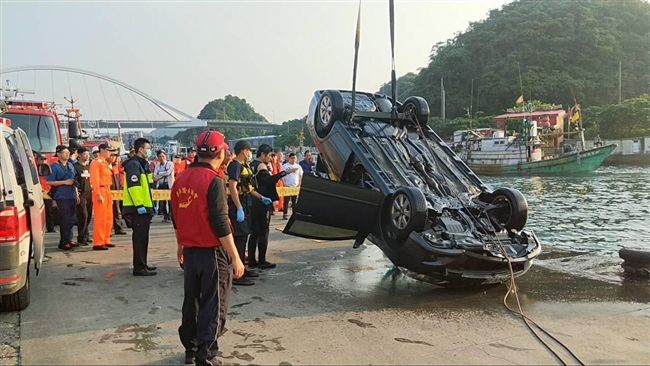 癌男開車直衝入海！家屬見屍體崩潰