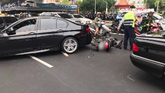 驚險畫面曝光！男癲癇捷運外連撞5車