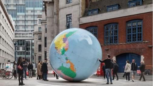 英政經學院藝術品引爭議　美學者挺台