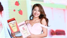 NONO辜莞允擔任活動飲料新品上市記者會代言人。（記者林士傑/攝影）