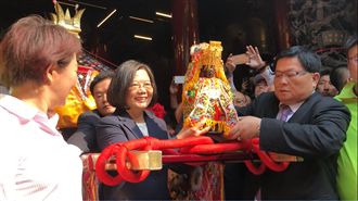 請大甲媽上轎　蔡：感受媽祖無私精神