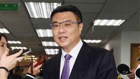 卓榮泰：協調小組已會蔡總統民進黨主席卓榮泰（中）3日在中央黨部出席民進黨中執會前受訪，媒體詢問，協調小組何時與總統蔡英文見面，卓榮泰說「我們已經見過面了」，但相關內容不便轉述。中央社記者施宗暉攝　108年4月3日