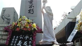 港支聯會清明悼念六四死者香港支聯會5日趁著清明之際，在尖沙咀文化中心旁的鐘樓舉行紀念「六四事件」30週年獻花儀式，悼念當年死難者。（支聯會提供）中央社記者張謙香港傳真　108年4月5日