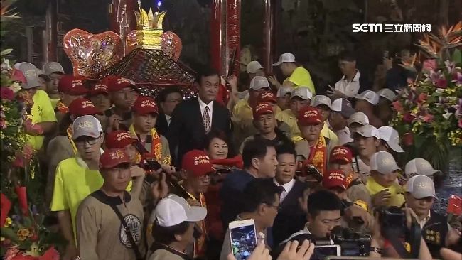 大甲媽遶境幫掃街　醫護見證垃圾減少