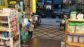 發燒3歲兒怕傳染他人　逾3千名網友被「父子倆對話暖炸」／爆廢公社