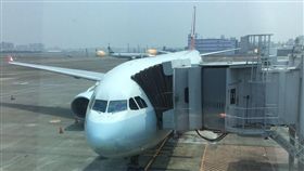 高雄,小港機場,引擎,港龍,旅客,冒煙,返航,迫降