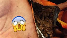 圖／翻攝爆怨公社,兒子餵爸爸吃餅乾