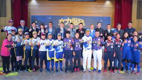 ▲企業女子壘球聯賽27日台中點燃戰火。（圖／記者劉忠杰攝影） 