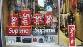 實際走一遭 O2 的店舖，你就能感受到何謂「精品等級」的二手潮流買取，其商品的狀況真的都相當優質。