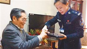 台灣法學專家邵子平因領有中國身分證，被註銷台戶籍超怒。（圖／翻攝微博）