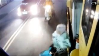 驚悚畫面曝！婦「頭顱擦輪」竟逃死