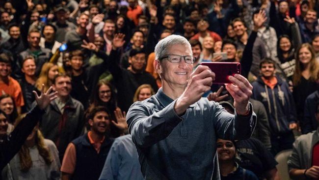 執行長庫克（Tim Cook）表示，五十年前，在一個小車庫裡，一個偉大的想法誕生了。Apple 的創立，源自一個再單純不過的信念：科技應該貼近個人需求。（圖／翻攝自X）