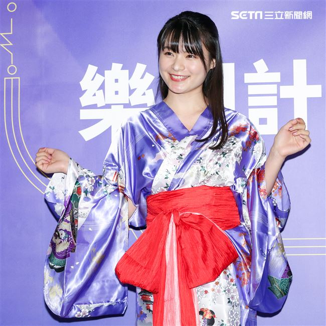 日本寫真女星「星名美津紀」來台代言區塊鏈企業活動。（記者林士傑/攝影）